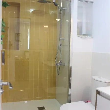 Vibescoruna: Espacioso Apartamento A Pie De Playa *